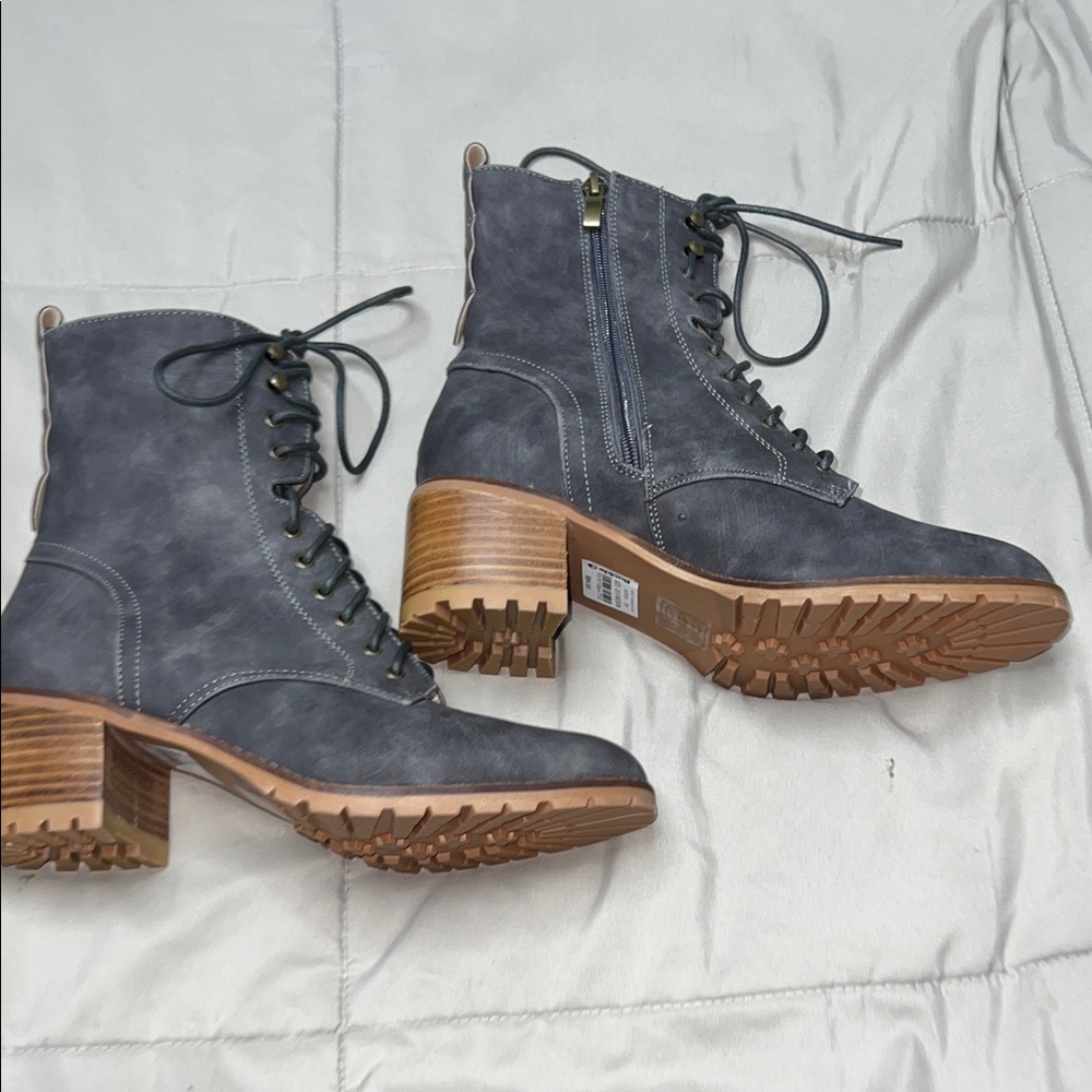 Buckle Women's Charcoal Lace-Up Boots